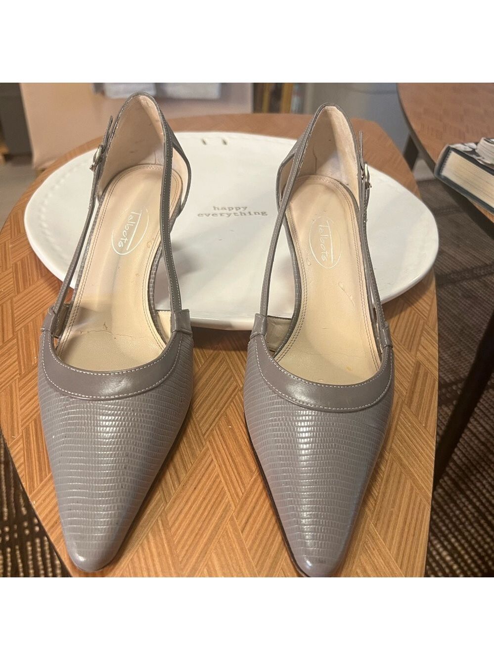 Classic Talbots Genuine Leather Heels - Picture 5 of 8